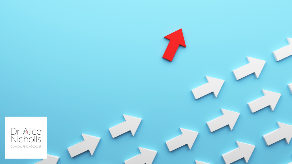 picture of one arrow moving away from a herd of arrows all moving in the same direction